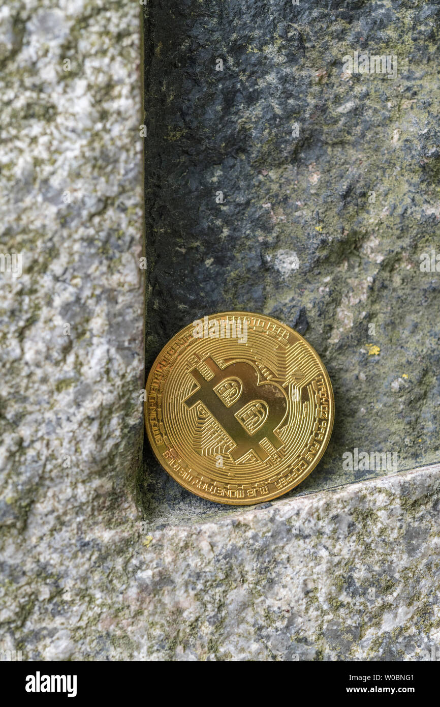 Bitcoin fall hi-res stock photography and images - Alamy