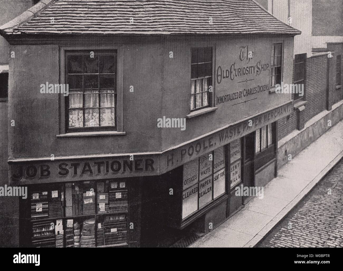 Old curiosity antique shop hires stock photography and images Alamy