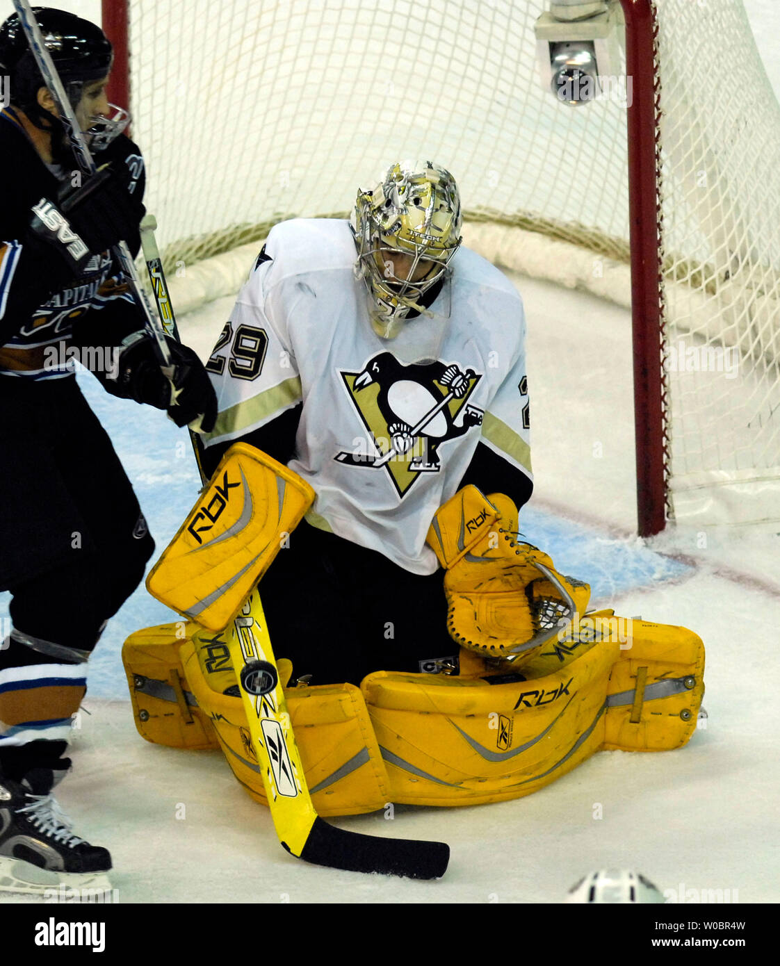 2009-10 Pittsburgh Penguins Team Signed Marc-Andre Fleury