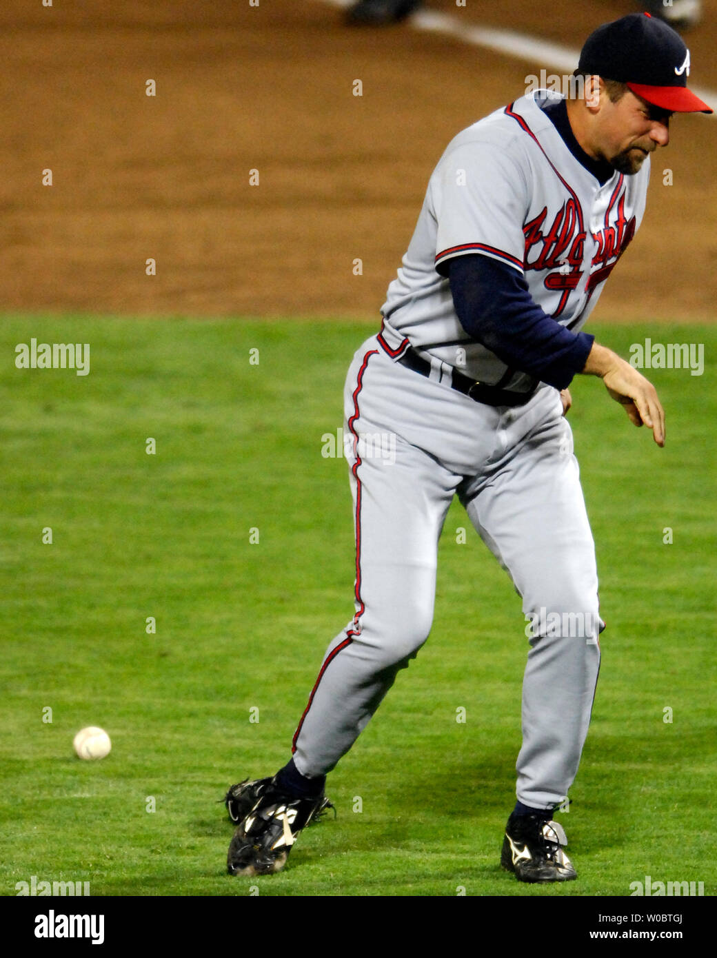 Atlanta Braves pitcher John Smoltz reacts after dislocating his right pinky finger in the seventh inning after tagging out Washington Nationals right fielder Austin Kearns on May 14, 2007 at RFK Stadium in Washington.  The Nationals defeated the Braves 2-1 on Jason Bergmann's two-hitter.  (UPI Photo/Mark Goldman) Stock Photo