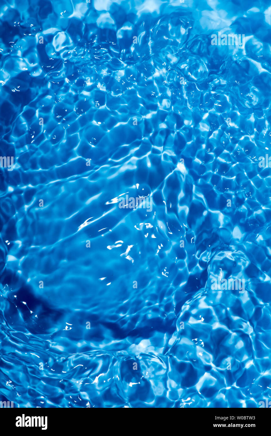 Crystal clear blue ocean splashes hi-res stock photography and images ...