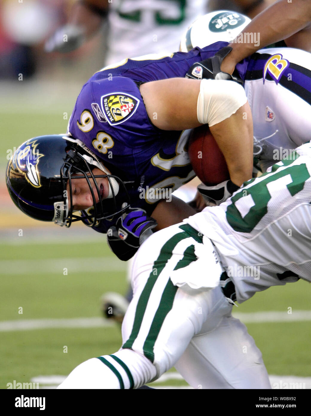 Baltimore Ravens tight end Todd Heap (86) catches a pass for a 37-yard gain  in the third quarter against New York Jets cornerback David Barrett (36) on  September 16, 2007 at M&T