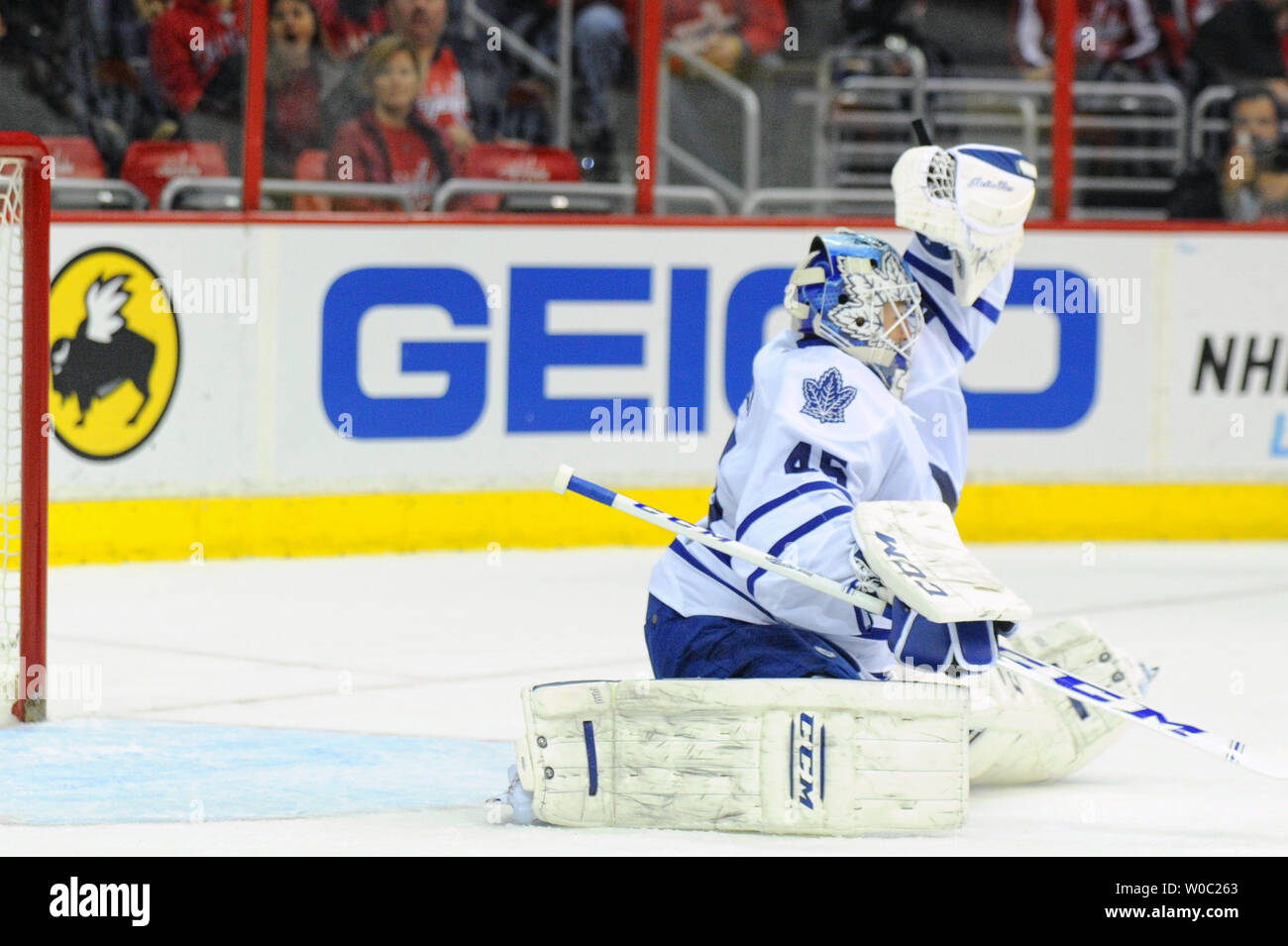 Former Maple Leafs goalie Jonathan Bernier retires