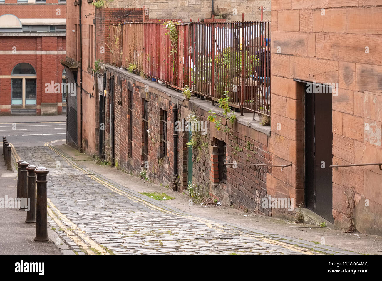 Weeds growing in the walls hi-res stock photography and images - Alamy