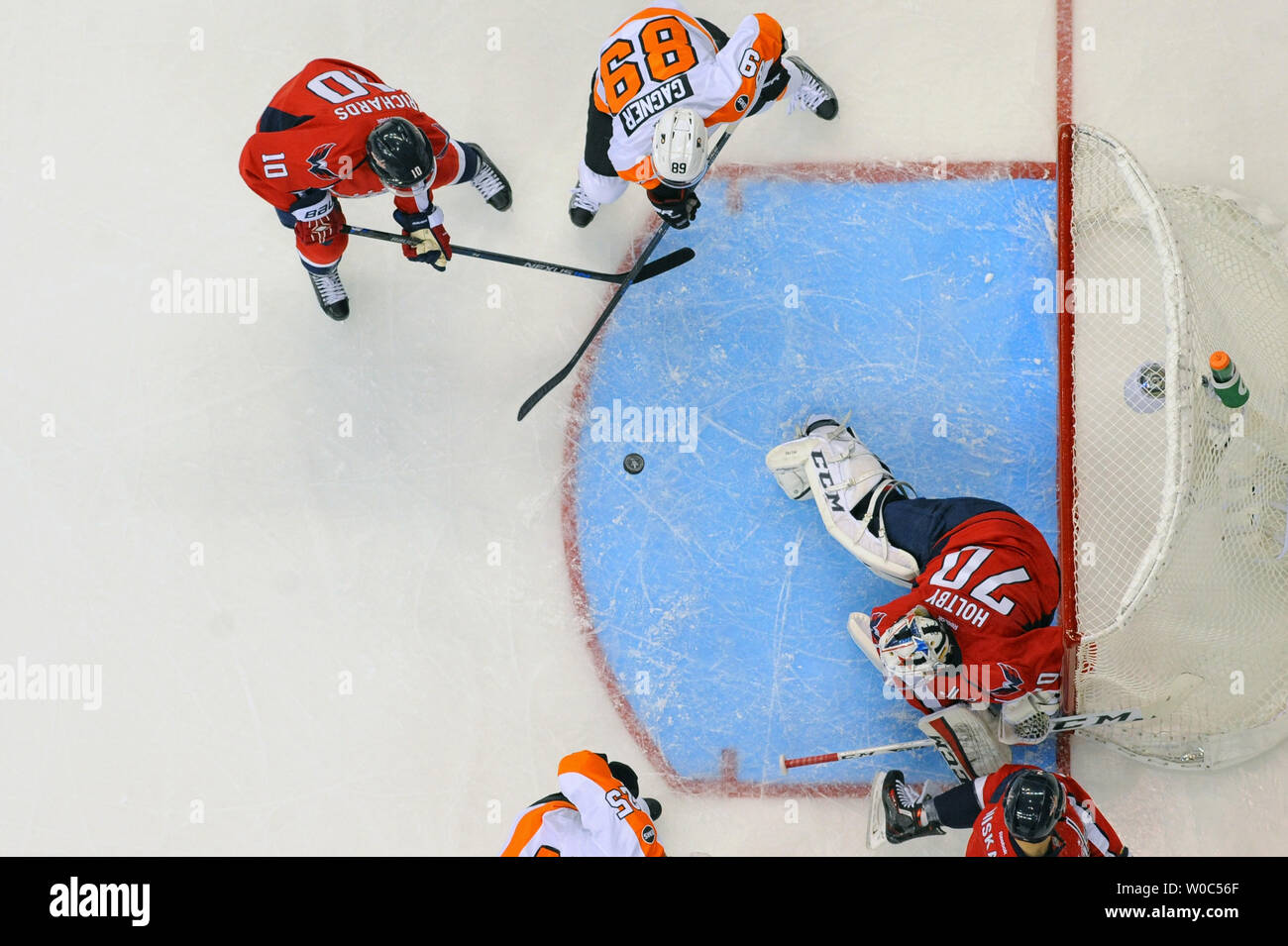 Michal neuvirth and radko gudas, flying back home to Philly