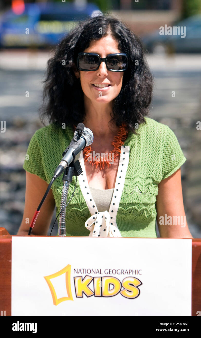 Melina Bellows, National Geographic Kids Magazine Editor in Chief, speaks during a National Geographic Kids Magazine event to set the Guinness World Record for the world's longest chain of shoes, 10,512, at the National Geographic Headquarters in Washington on July 2, 2008. Following the event, the shoes will be shipped to Nike's Reuse-a-Shoe program, which will recycle the sneakers into material that will be used to build athletic surfaces such as basketball courts, soccer fields and playgrounds. (UPI Photo/Patrick D. McDermott) Stock Photo