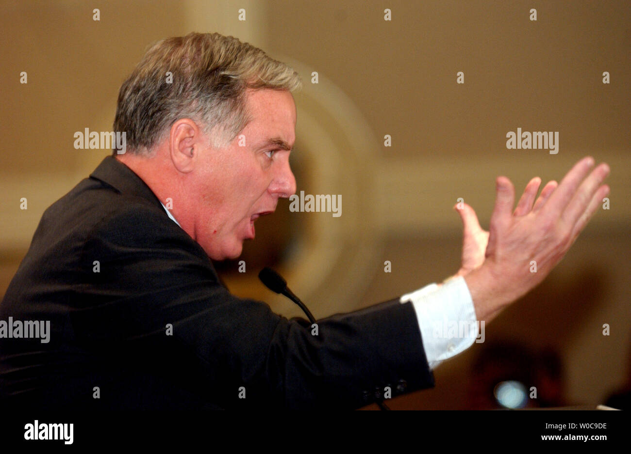 Presidential hopeful Howard Dean speaks at an Asian American Action Fund event on November 17, 2003 in Washington.  Dean was supprised by the sudden and unexpected indorcement from Congressman David Wu, D-OR.   (UPI Photo/Michael Kleinfeld) Stock Photo