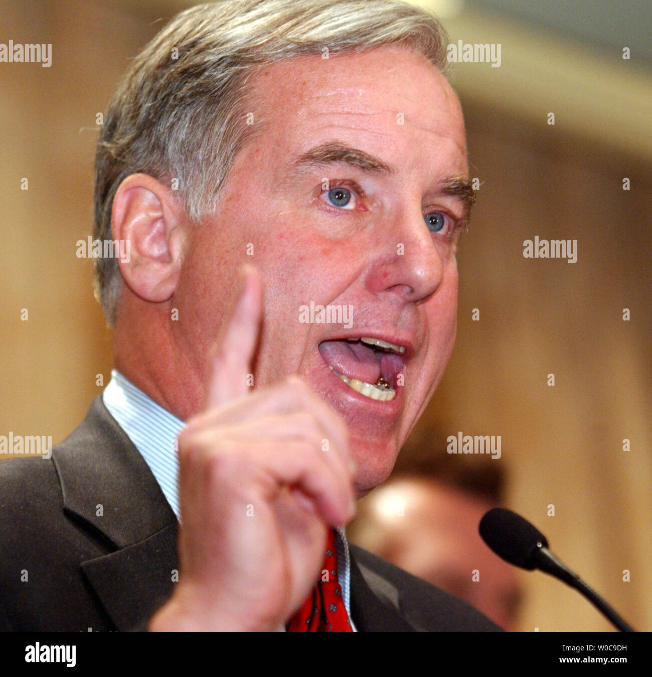 Presidential hopeful Howard Dean speaks at an Asian American Action Fund event on November 17, 2003 in Washington.  Dean was supprised by the sudden and unexpected indorcement from Congressman David Wu, D-OR.   (UPI Photo/Michael Kleinfeld) Stock Photo