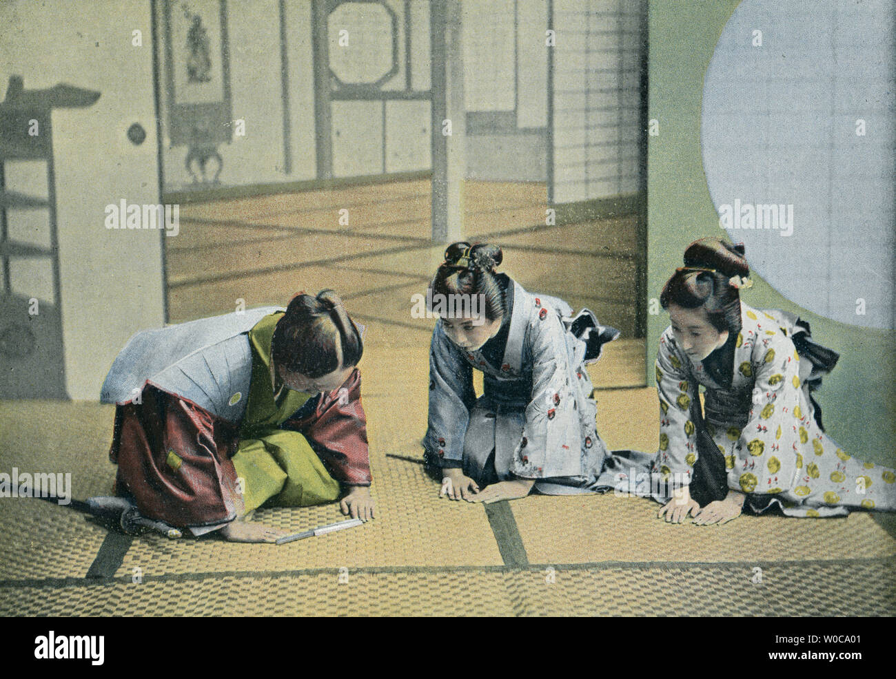 Japanese woman kneeling hi-res stock photography and images - Alamy