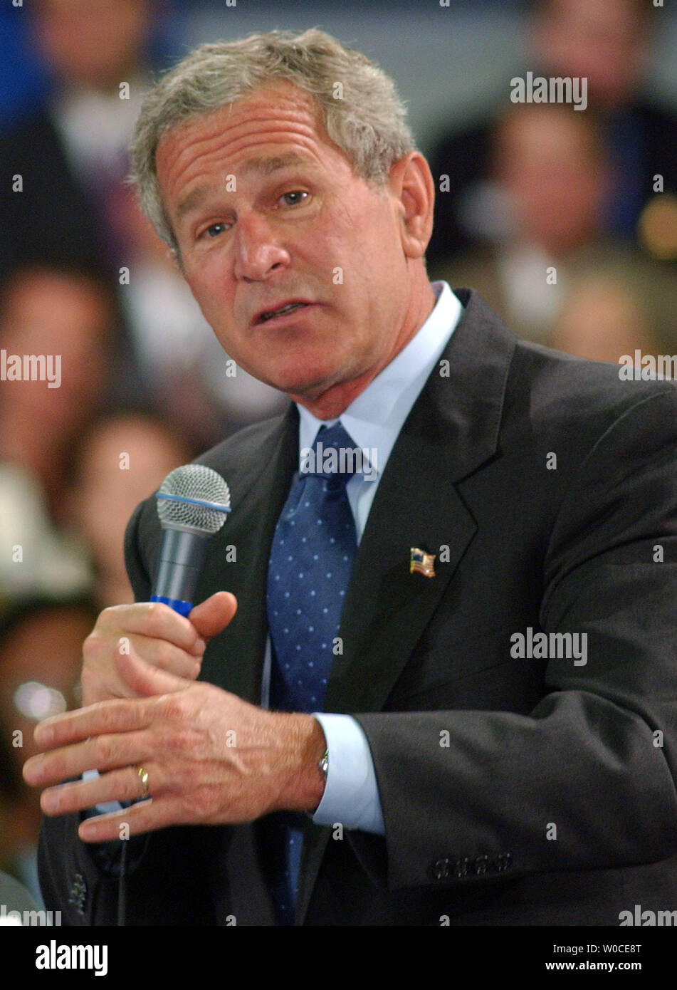 President George W. Bush speaks with those gathered at Northern Virginia Community College for a campaign stop on August 9, 2004 in Annendale, Va.  Bush has begun to travel extensively for election 2004 and spoke about the economy, the war in Iraq, and America's fight against terrorism. (UPI Photo/Michael Kleinfeld) Stock Photo