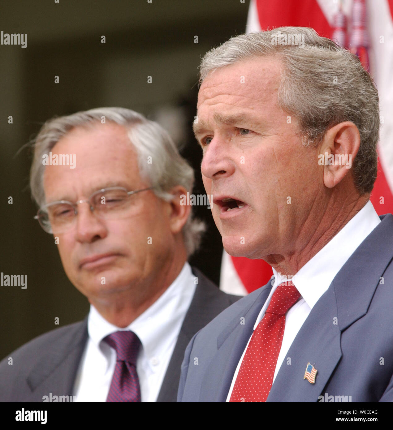 President George W. Bush announces to members of the press that he is nominating Rep. Porter Goss, left, R-FL, as the new head of the CIA, on August 10, 2004 in Washington. Goss is a former member of the CIA and sits on the House of Representatives Intelligence Committee. (UPI Photo/Michael Kleinfeld) Stock Photo