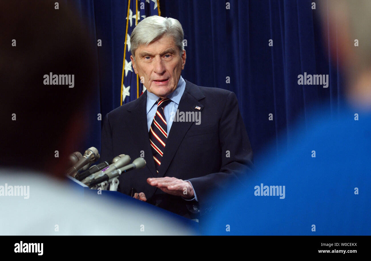 Sen. John Warner, R-VA, speaks to members of the press during a news conference on August 25, 2004 in Washington.  Warner called the news conference to discuss the prisoner abuse at Abu Ghraib Prison and the Jones-Fay Report. (UPI Photo/Michael Kleinfeld) Stock Photo