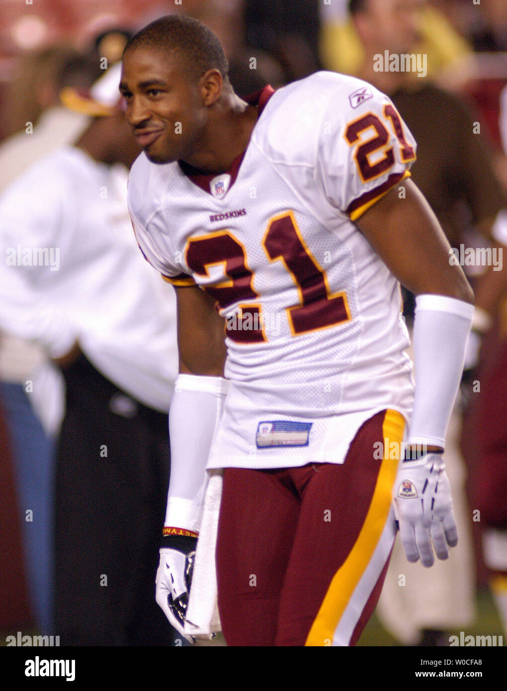 Washington Redskins corner back Fred Smoot clowns around before their
