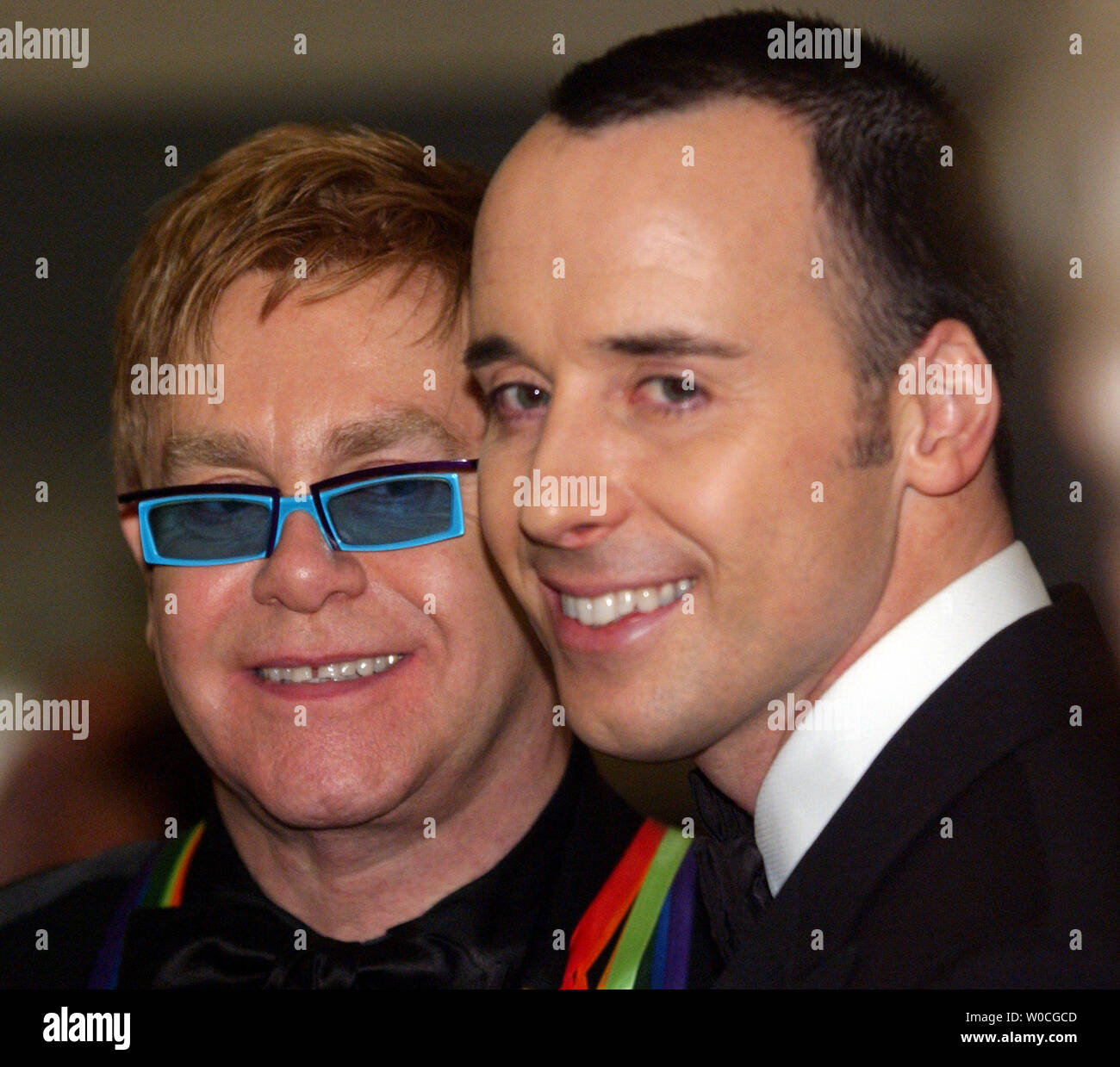 One of the 2004 Honorees, Elton John arrives at the Kennedy Center in Washington on December 5, 2004.  He is accompanied by David Furnish.  The Kennedy Center Honors celebrates men and women who have contributed to society in their selected field of the arts. (UPI Photo/Michael Kleinfeld) Stock Photo