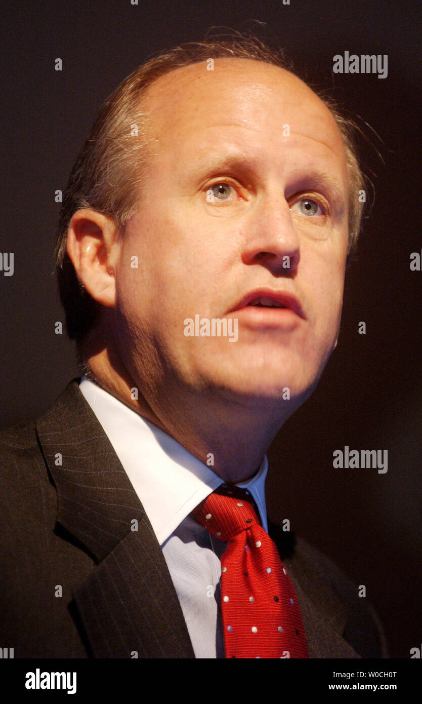 David Walker, Comptroller General of the United States speaks to those gathered at the National Science Foundation for a conference on  'Advancing Knowledge and the Knowledge Economy,' on January 11, 2005 in Washington. (UPI Photo/Michael Kleinfeld) Stock Photo