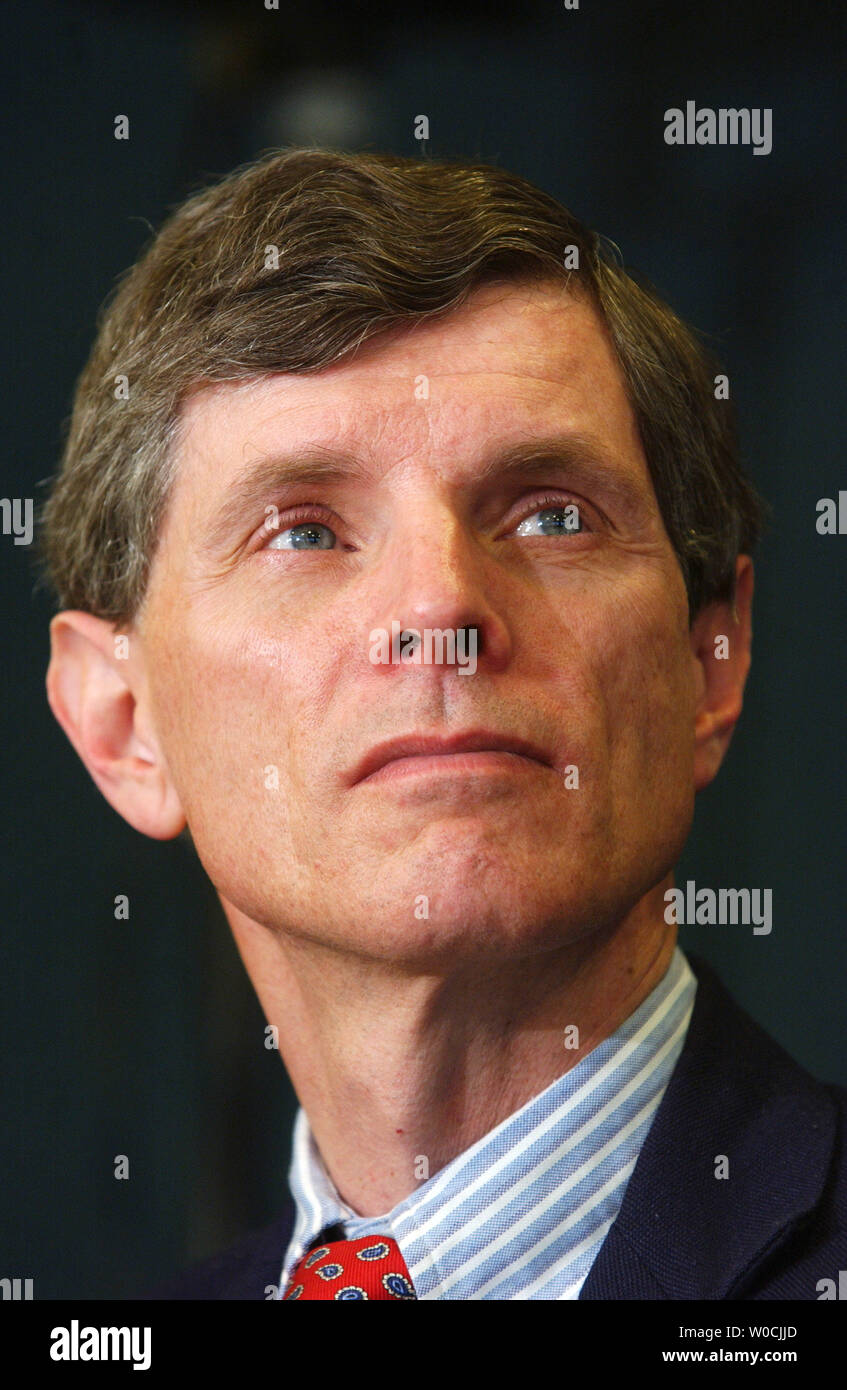 David Graham, scientific researcher  Food and Drug Administration who spoke out about the agencies drug approval process speaks at the National Press Club on March 21, 2005 about his experiences. (UPI Photo/Michael Kleinfeld) Stock Photo