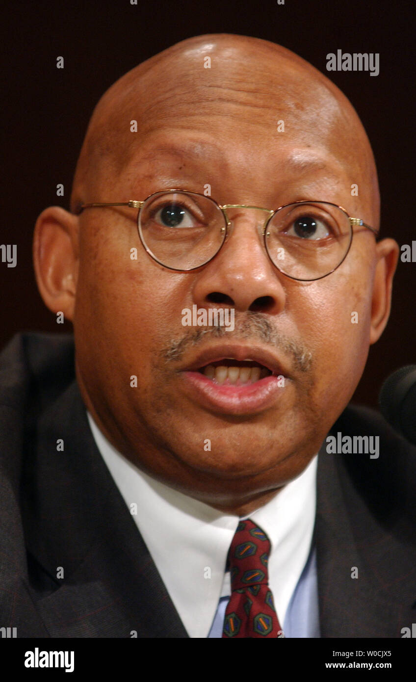 HUD Secretary Alphonso Jackson testifies before the Senate Banking, Housing and Urban Affairs Committee regarding 'Regulatory Reform of the Government  Sponsored Enterprises' on April 7, 2005 in Washington.  Jackson discussed current housIng trends and how they are effecting the economy.  (UPI Photo/Michael Kleinfeld) Stock Photo