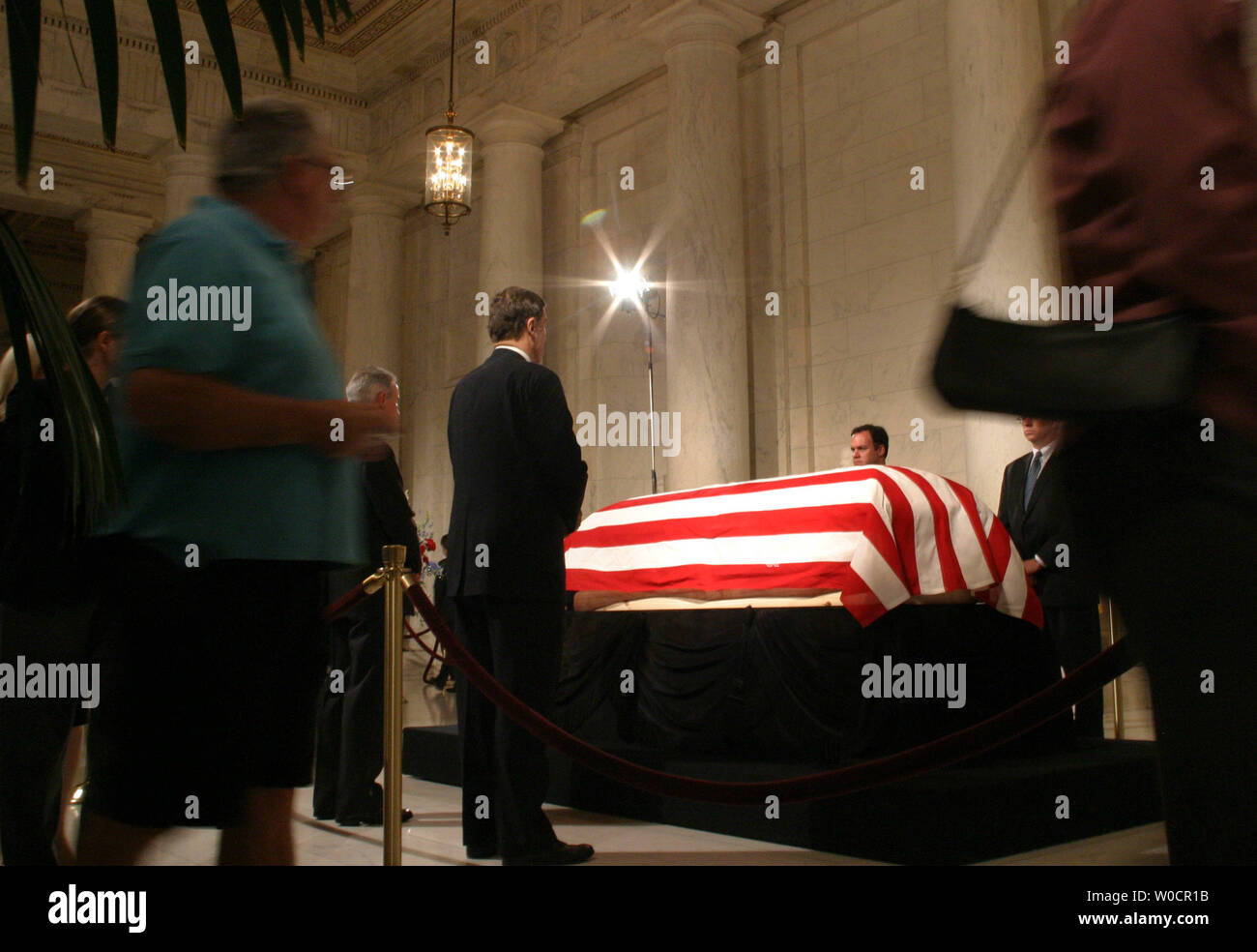 Mourners Pay Respect Hi res Stock Photography And Images Alamy