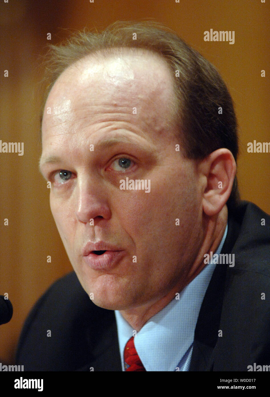 Gregory Kutz, managing director of forensic audits and special investigations, Government Accountability Office, testifies before the Senate Homeland Security and Governmental Affairs Committee about the waste and fraud generated in the aftermath of Hurricane Katrinta during a hearing on Capitol Hill in Washington on February 13, 2006. Witnesses described millions of dollars in fraudulent emergency payments and waste generated by poor oversight and planning by FEMA.   (UPI Photo/Roger L. Wollenberg) Stock Photo