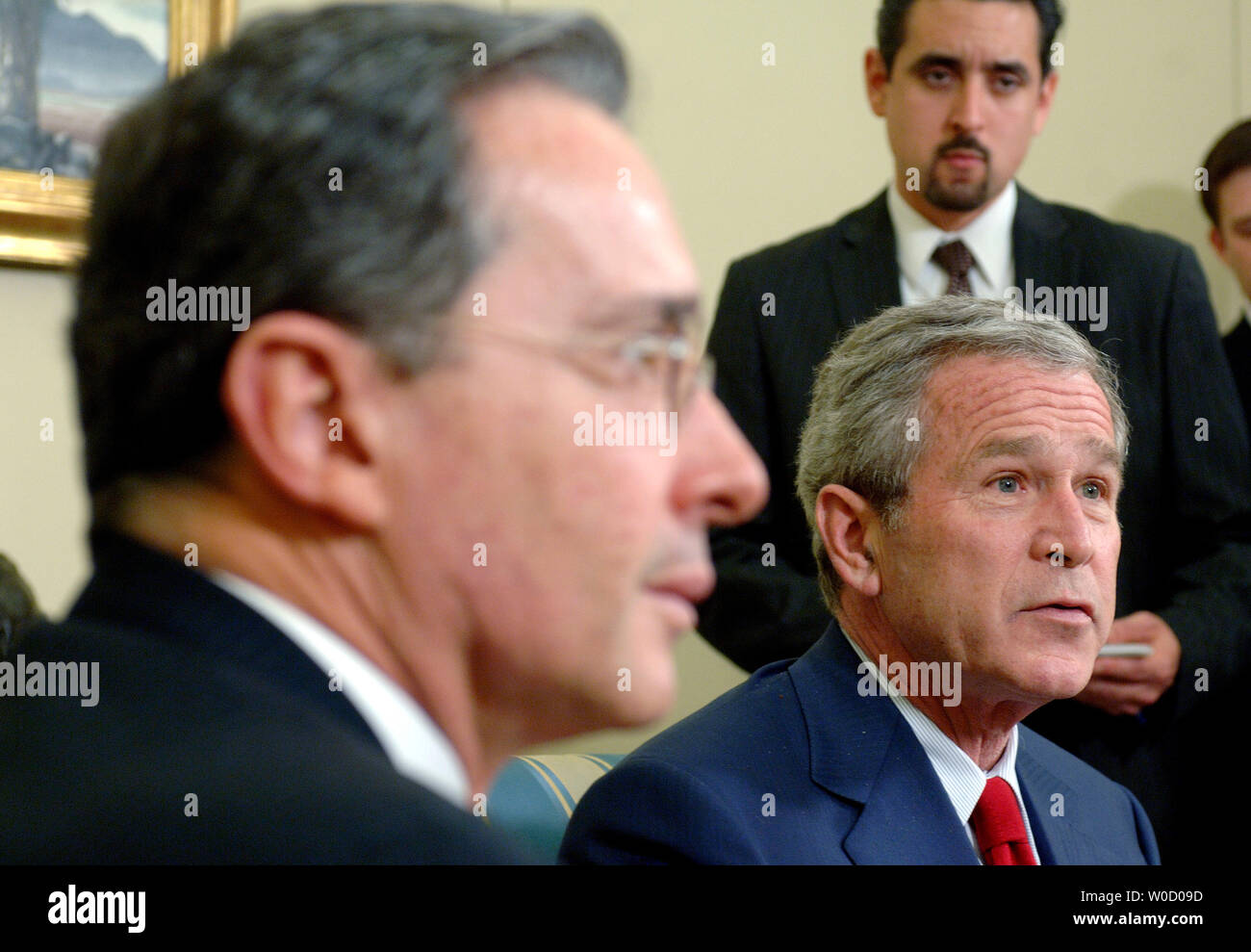 President George W. Bush (R) meets with Columbian President Alvaro Uribe in the Oval Office at the White House in Washington, February 16, 2006. (UPI Photo/Kevin Dietsch) Stock Photo