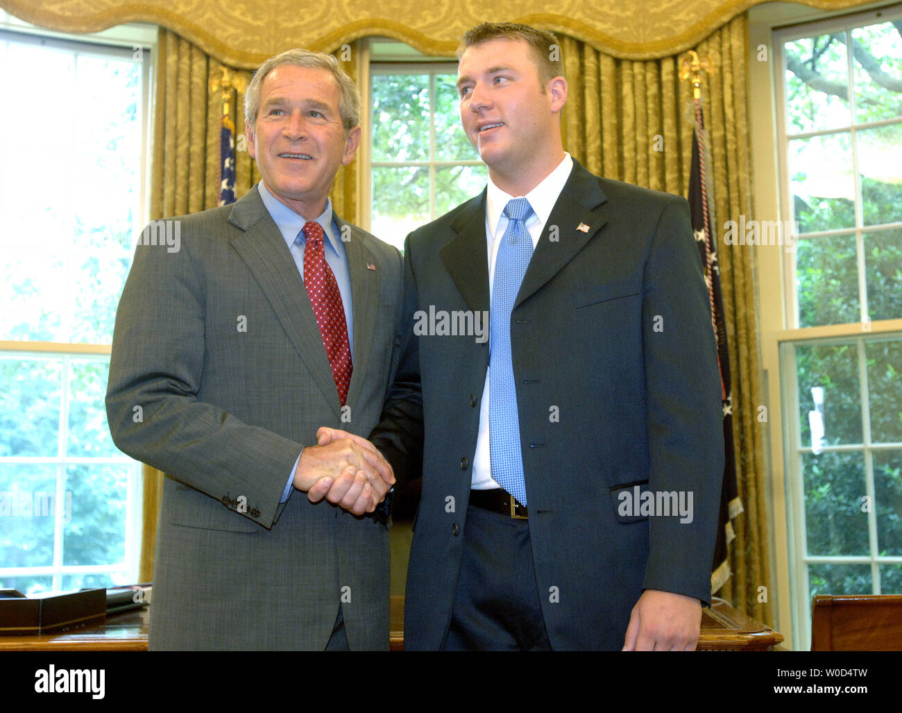 U.S. President George W. Bush shakes hands with Ssgt. Chris Bagge in the  Oval Office of the White House in Washington on June 27, 2006. Bagge was  injured in Iraq. (UPI Photo/Roger