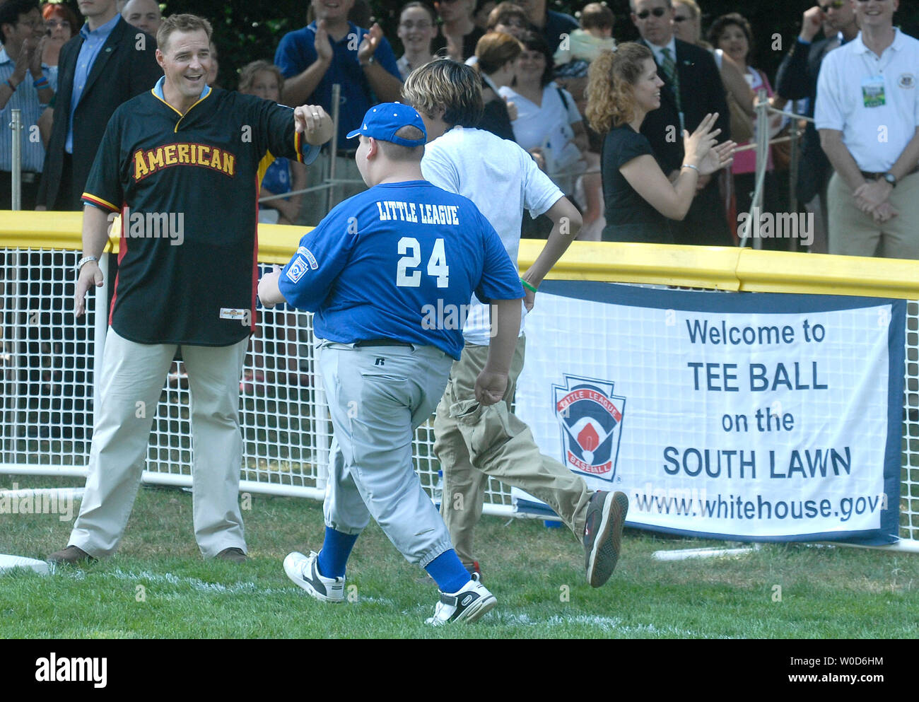 Homerun cheers hires stock photography and images Alamy