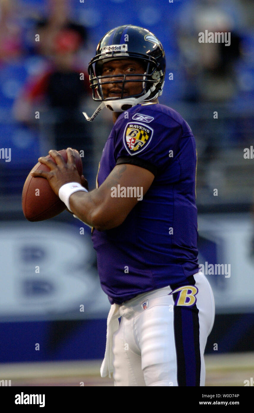 Quarterback Steve McNair of the Alcorn State Braves calls the cadence  News Photo - Getty Images