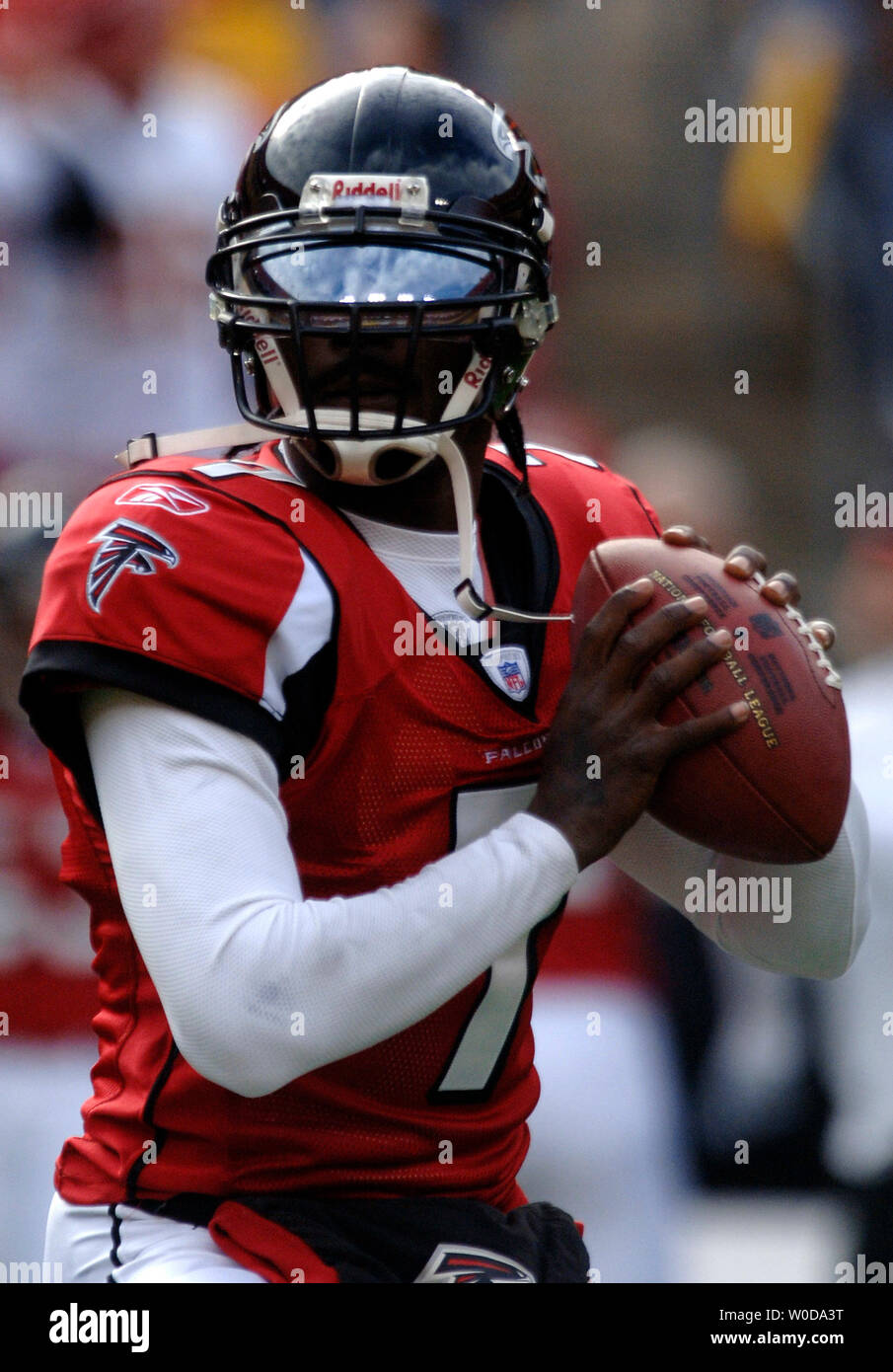 Michael vick falcons hi-res stock photography and images - Alamy