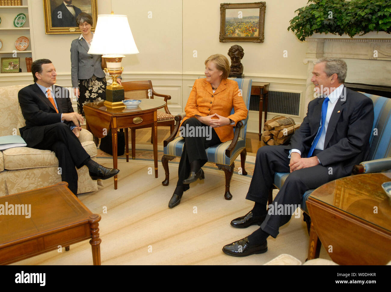 U.S. President George W. Bush (R) meets with the President of the European Council and the Chancellor of the Federal Republic of Germany Angela Merkel (C) and the President of the European Commission Jose Manuel Barroso, in the Oval Office of The White House in Washington on April 30, 2007. (UPI Photo/Kevin Dietsch) Stock Photo