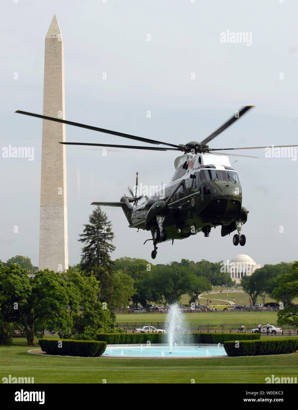 U.S. President George W. Bush and First Lady Laura Bush arrive aboard Marine One on the South Lawn of the White House in Washington on May 21, 2007. Bush spent the meeting at his ranch in Crawford, Texas.   (UPI Photo/Roger L. Wollenberg) Stock Photo