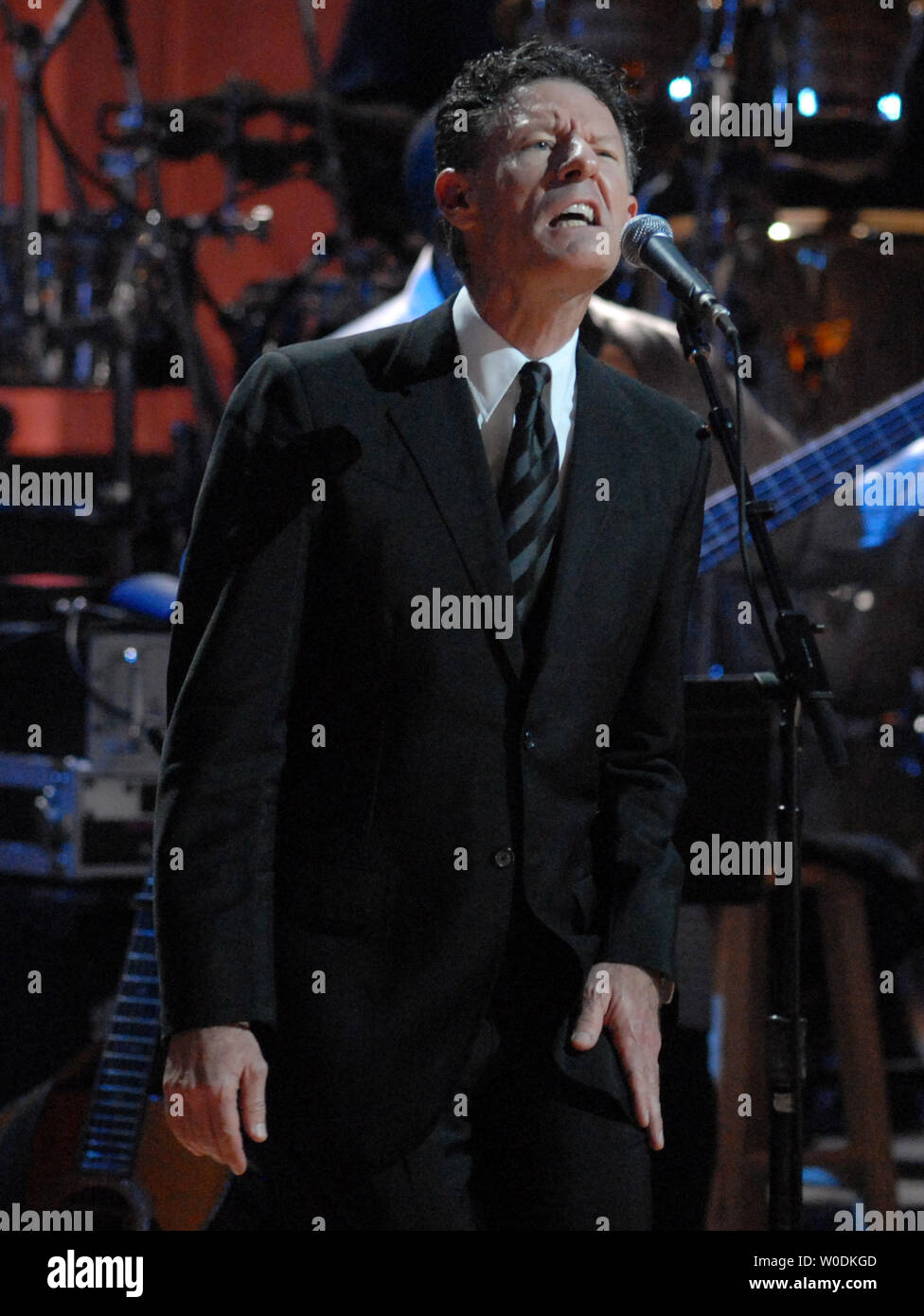 Lyle Lovett performs during a concert celebrating  the music of Paul Simon, recipient of the first Library of Congress Gershwin Prize for Popular Song, at the Warner Theater in Washington on May 23, 2007.  (UPI Photo/Alexis C. Glenn) Stock Photo