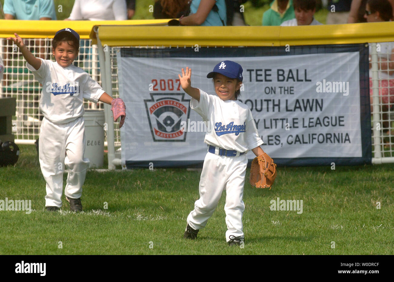 Members of the Wrigley Little League Dodgers of Los Angeles take to the  field during a tee ball game on the South Lawn of The White House in  Washington on July 15