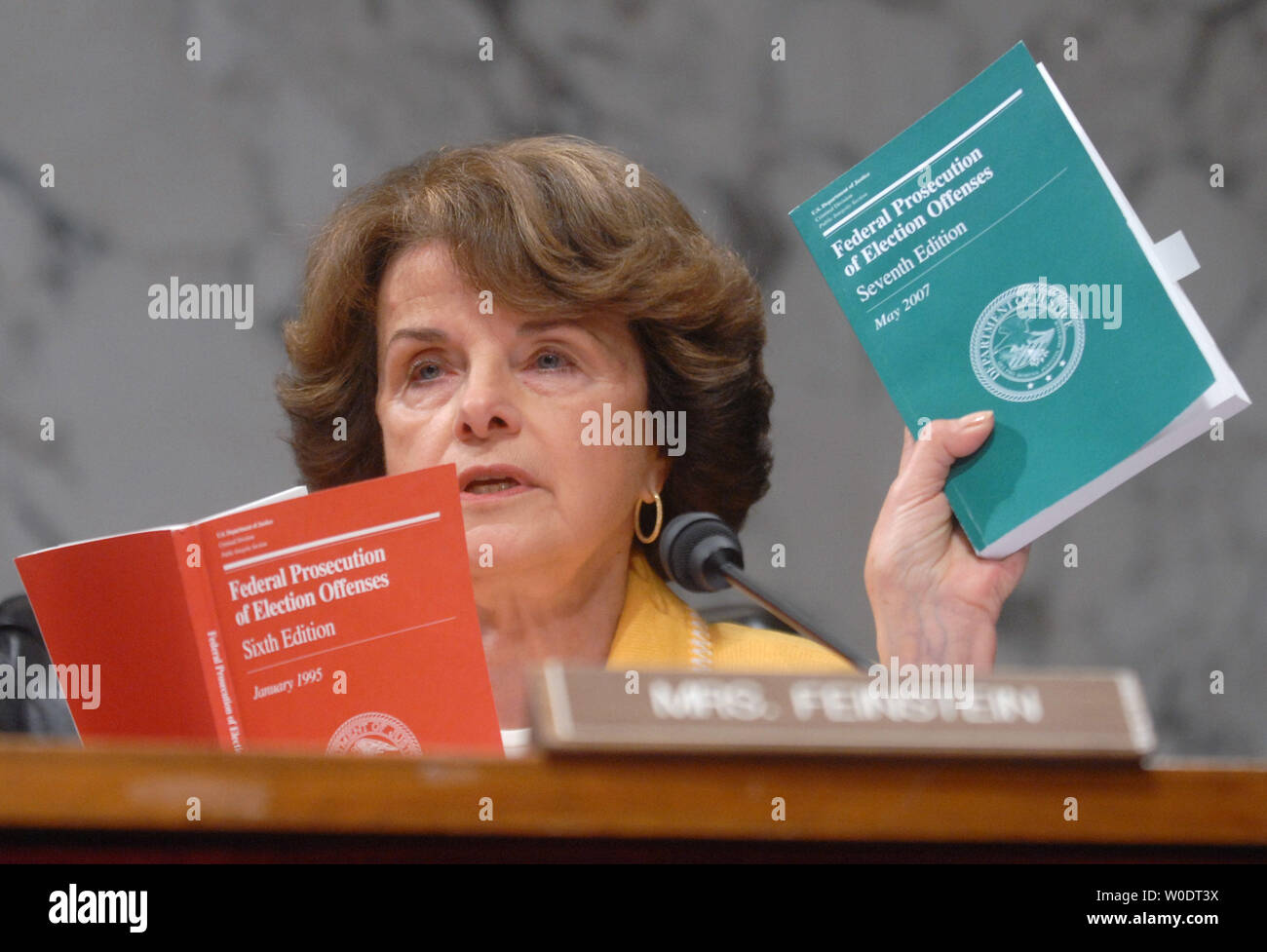 Dianne feinstein 2007 hi-res stock photography and images - Alamy