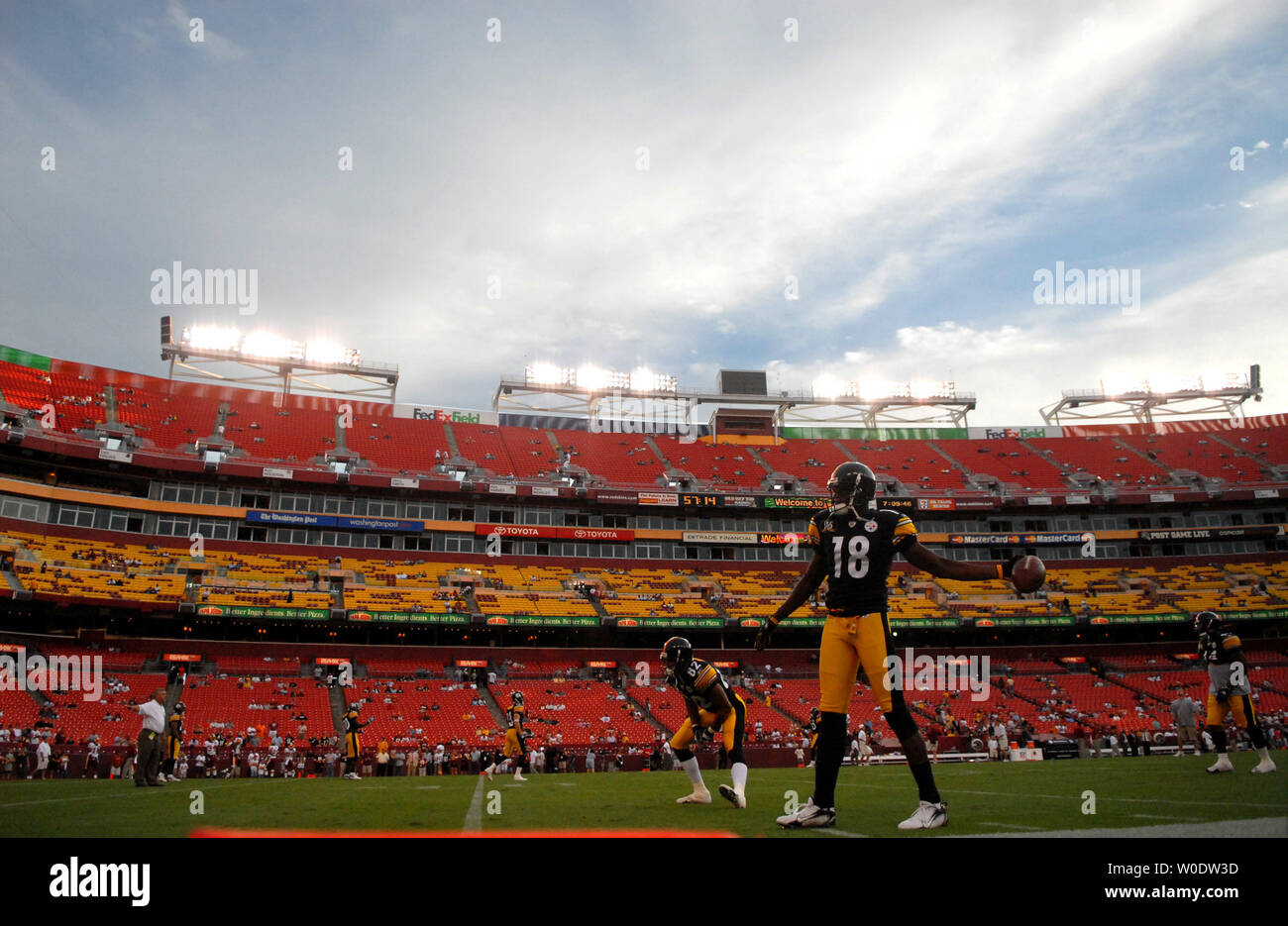 Pittsburgh Steelers' Walter Young (18), Eric Fowler (82) and Najeh Davenport (44) warm up prior to the Steelers game against the Washington Redskins at FedEx Field in Landover, Maryland on August 18, 2007.  (UPI Photo/Kevin Dietsch) Stock Photo