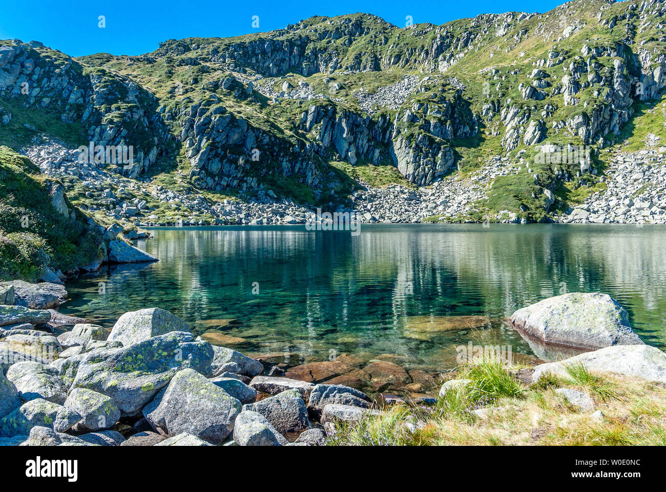 France, Pyrenees Ariegeoises Regional Nature Park, Bassies lakes hiking trail, Alate pond, GR 10 Stock Photo