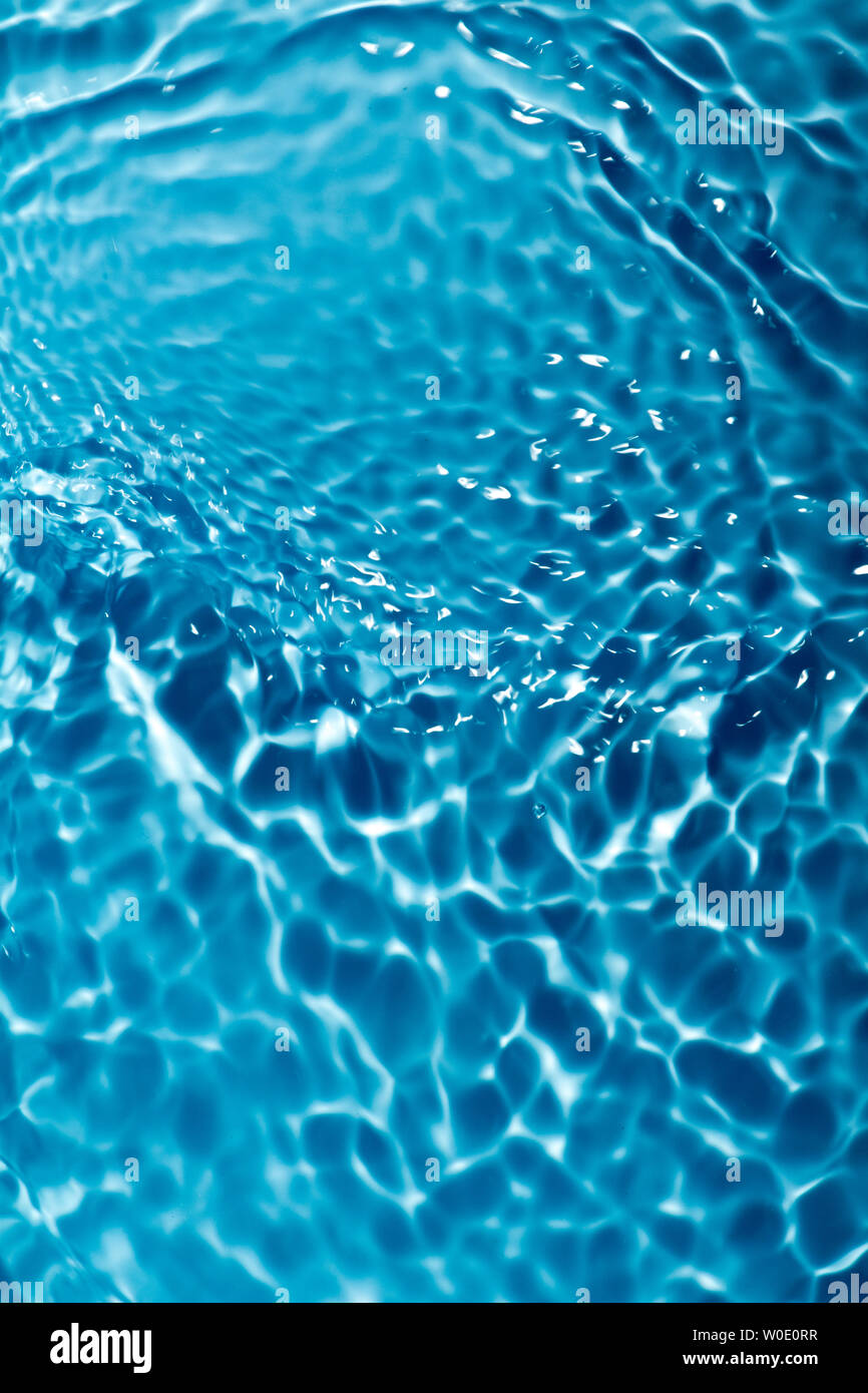 Crystal clear blue ocean splashes hi-res stock photography and images ...