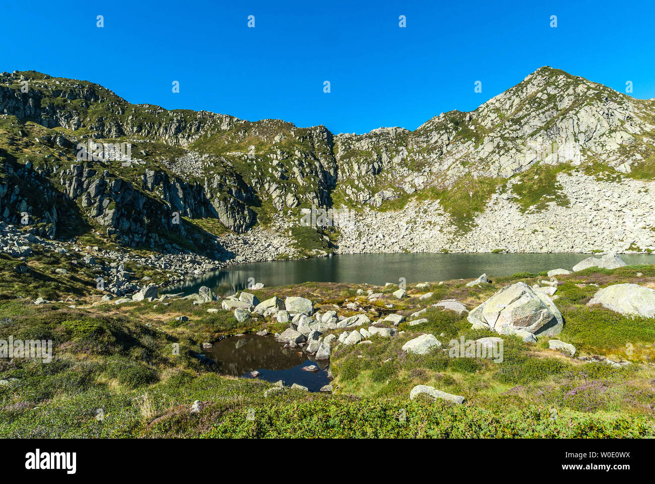 France, Pyrenees Ariegeoises Regional Nature Park, Bassies lakes hiking trail, Alate pond, GR 10 Stock Photo