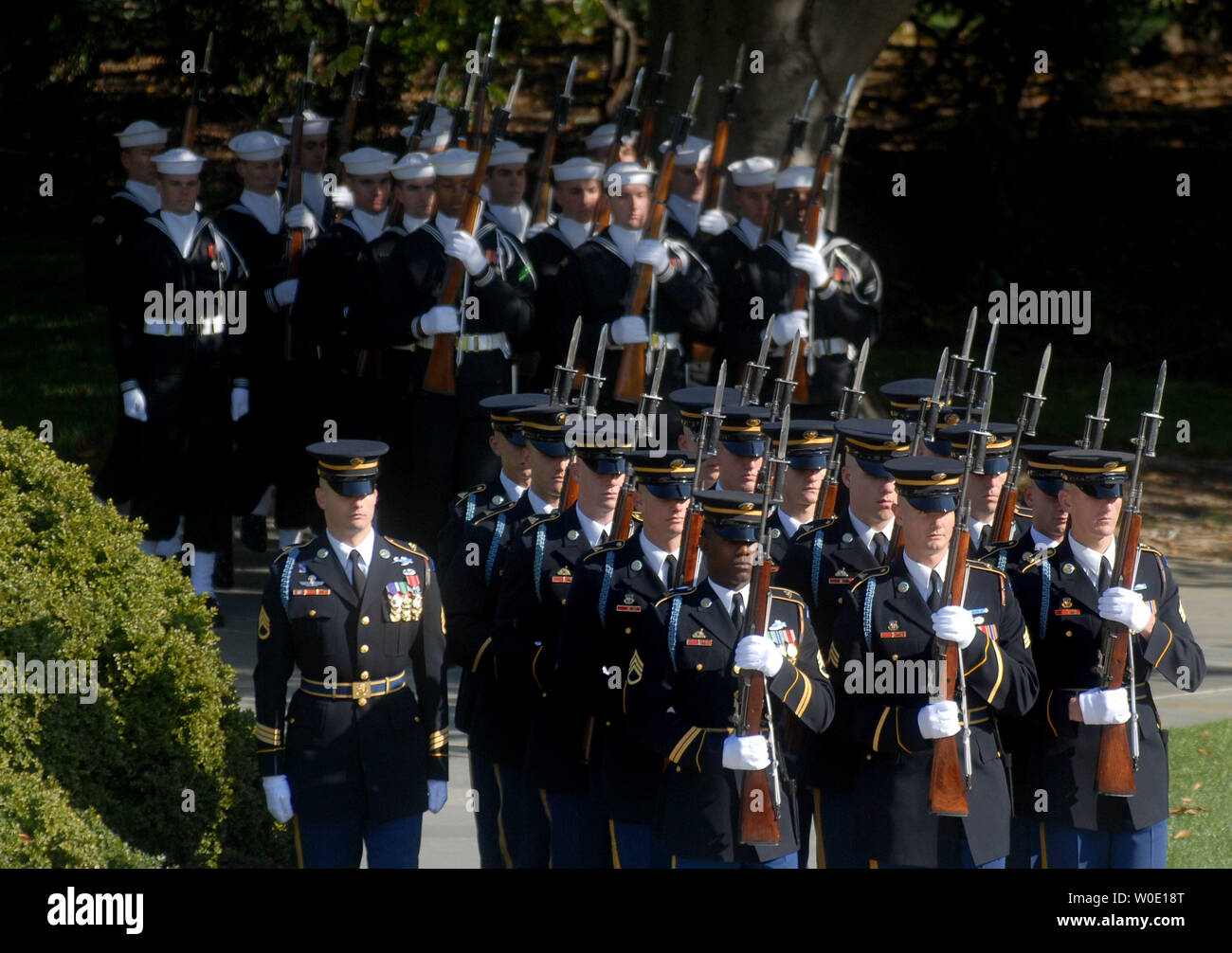 Members of the Navy and Army Honor Guard participate in a Veterans Day wreath laying ceremony at the Tomb of the Unknown Soldier at Arlington National Cemetary in Arlington, Virginia on November 11, 2007. (UPI Photo/Kevin Dietsch) Stock Photo