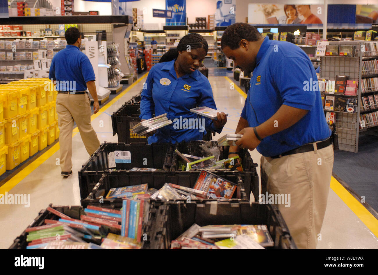 Best Buy employees of Alexandria, Virginia organize inventory just before the store's 5:00 AM opening for special early-bird shopping discounts on Black Friday, November 23, 2007. Thousands of shoppers lined up outside the store hours before it opened. (UPI Photo/Alexis C. Glenn) Stock Photo