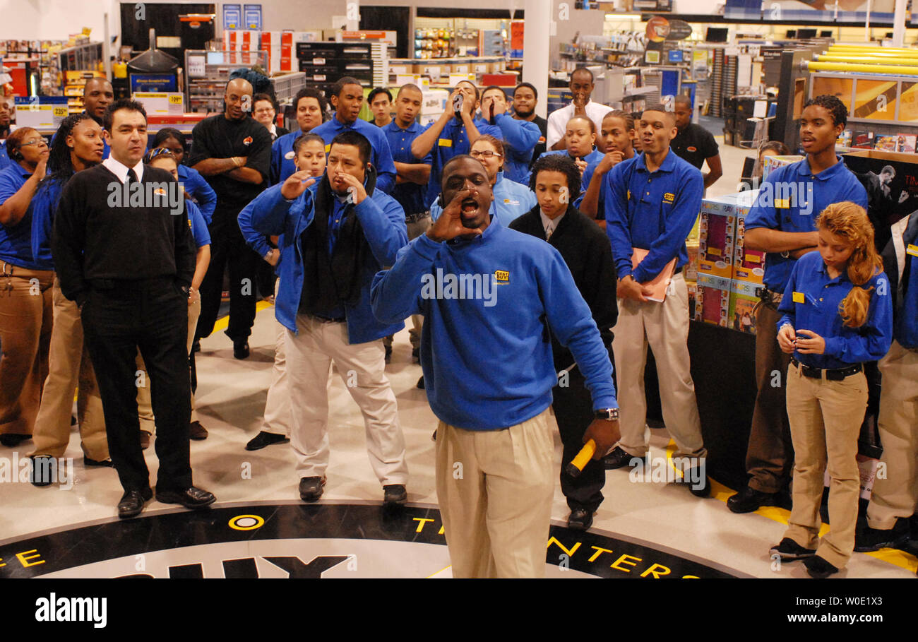 Best buy employees hires stock photography and images Alamy