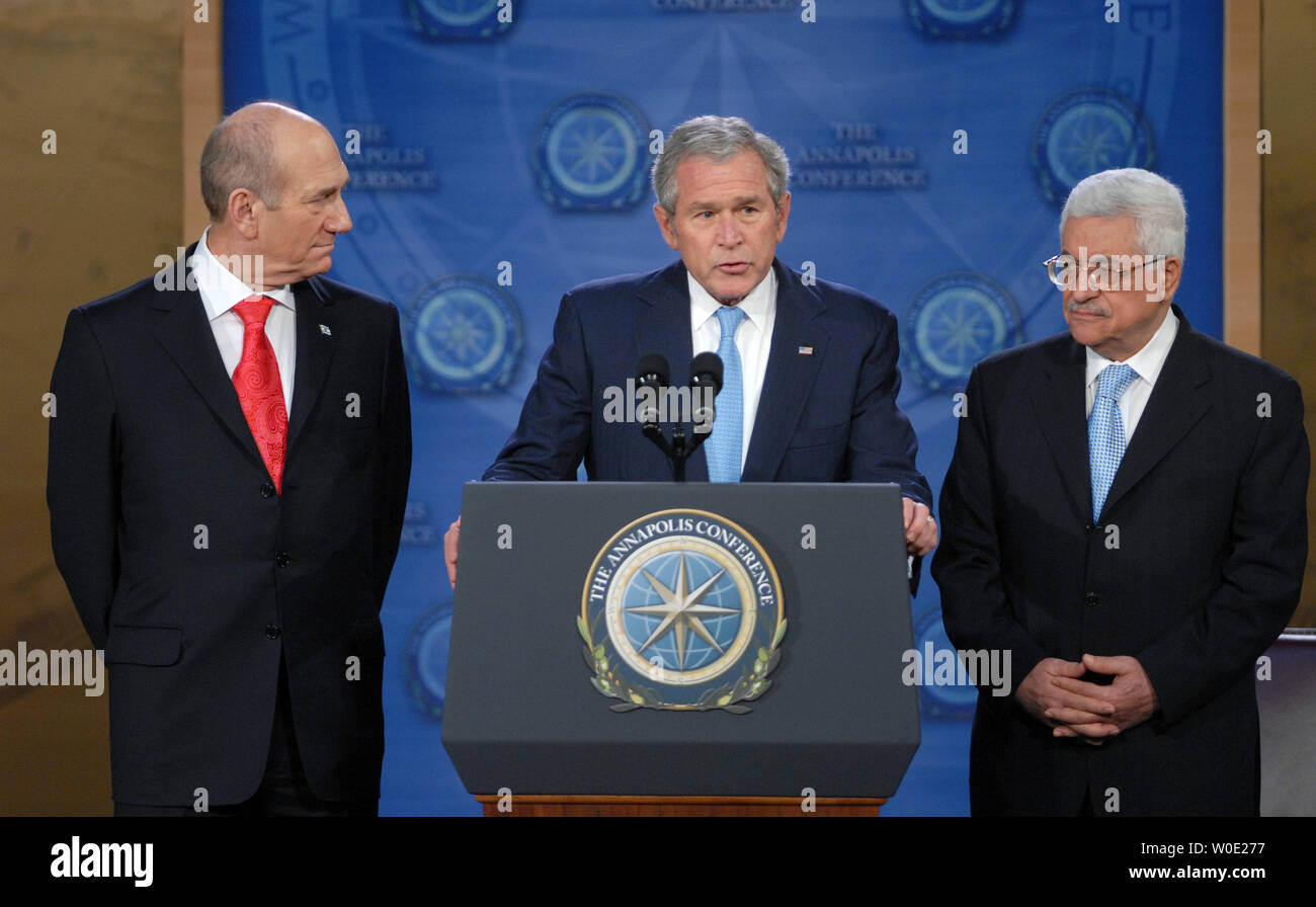 U.S. President W. Bush (C) delivers remarks alongside Israeli