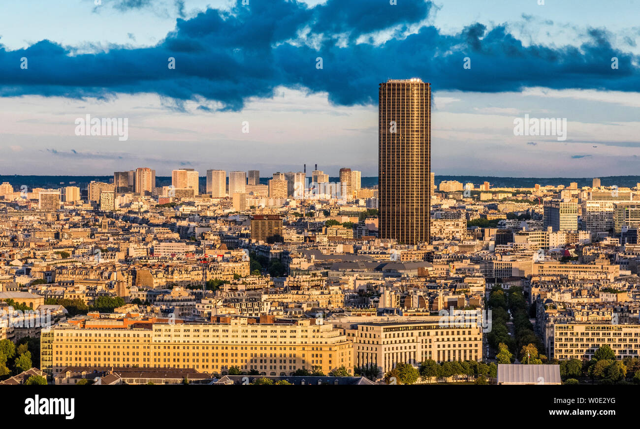 france-paris-view-from-the-eiffel-tower-tour-montparnasse-W0E2YG.jpg