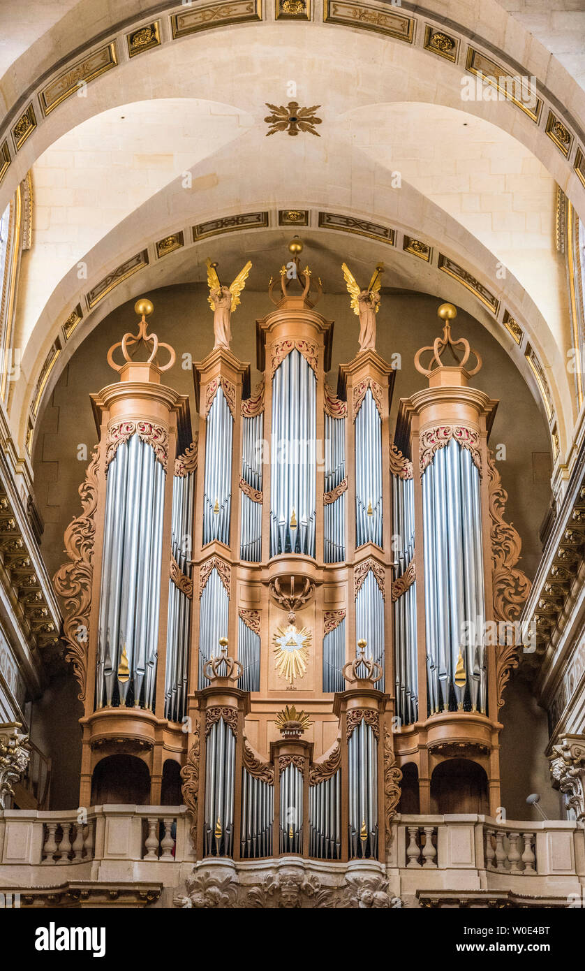 France, 4th arrondissement of Paris, Ile Saint-Louis, organ (21st century) of the Saint-Louis en l'Ile Church Stock Photo