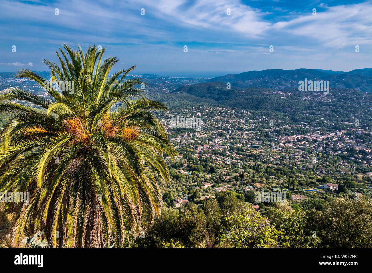 France, Provence-Alpes-Côte-d'Azur, Alpes-Maritimes, view on the Pays de Grase from Cabris, the Mediterranean sea and the mountain massif of the Tanneron Stock Photo