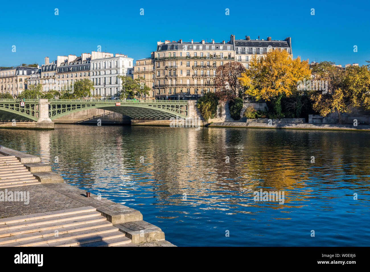 France, Paris, 4th arrondissement, île Saint Louis, buildings of the