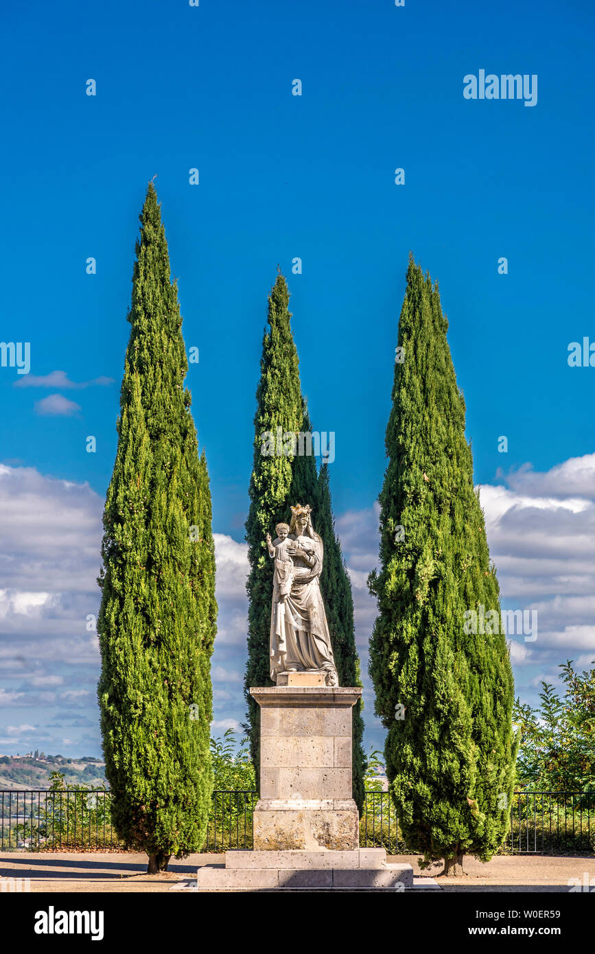 France, Tarn-et-Garonne, Auvillar, sculpture of the Madonna with child (Most Beautiful Village in France) (Saint James way) Stock Photo