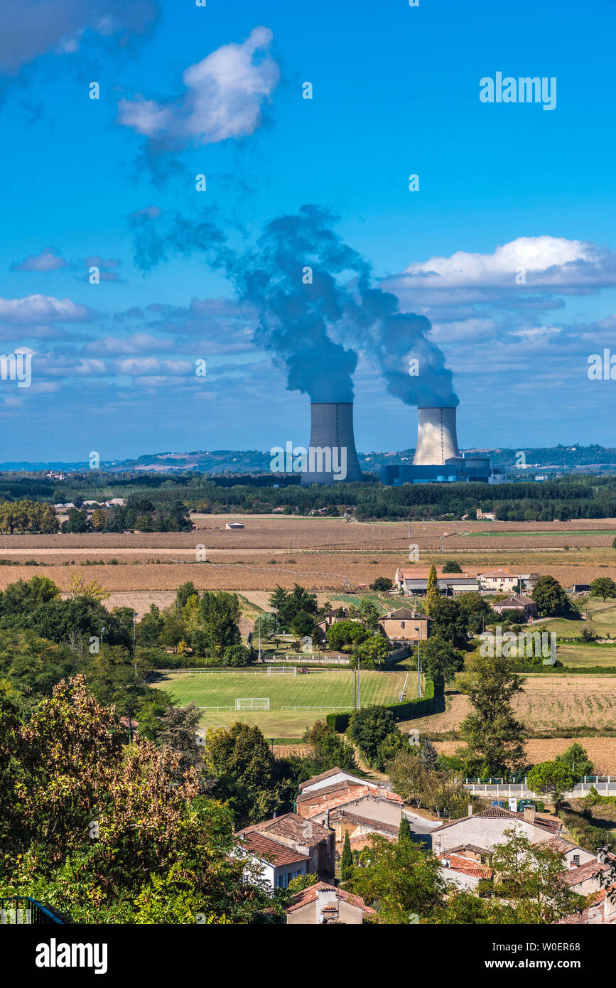 France, Tarn-et-Garonne, view on the nuclear power plant of Golfech from the Auvillar port  (Most Beautiful Village in France) (Saint James way) Stock Photo