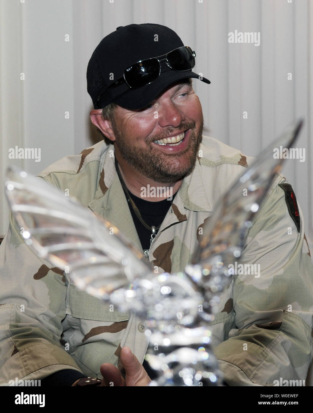Country's Toby Keith will be singing for the soldiers