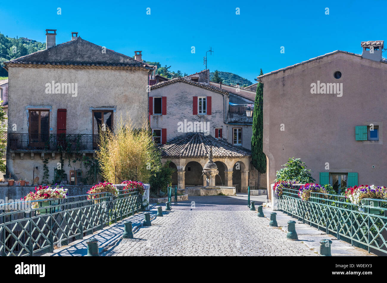 France, Drôme, The Provençal Baronnies Regional Natural Park, MollanssurOuvèze, bridge