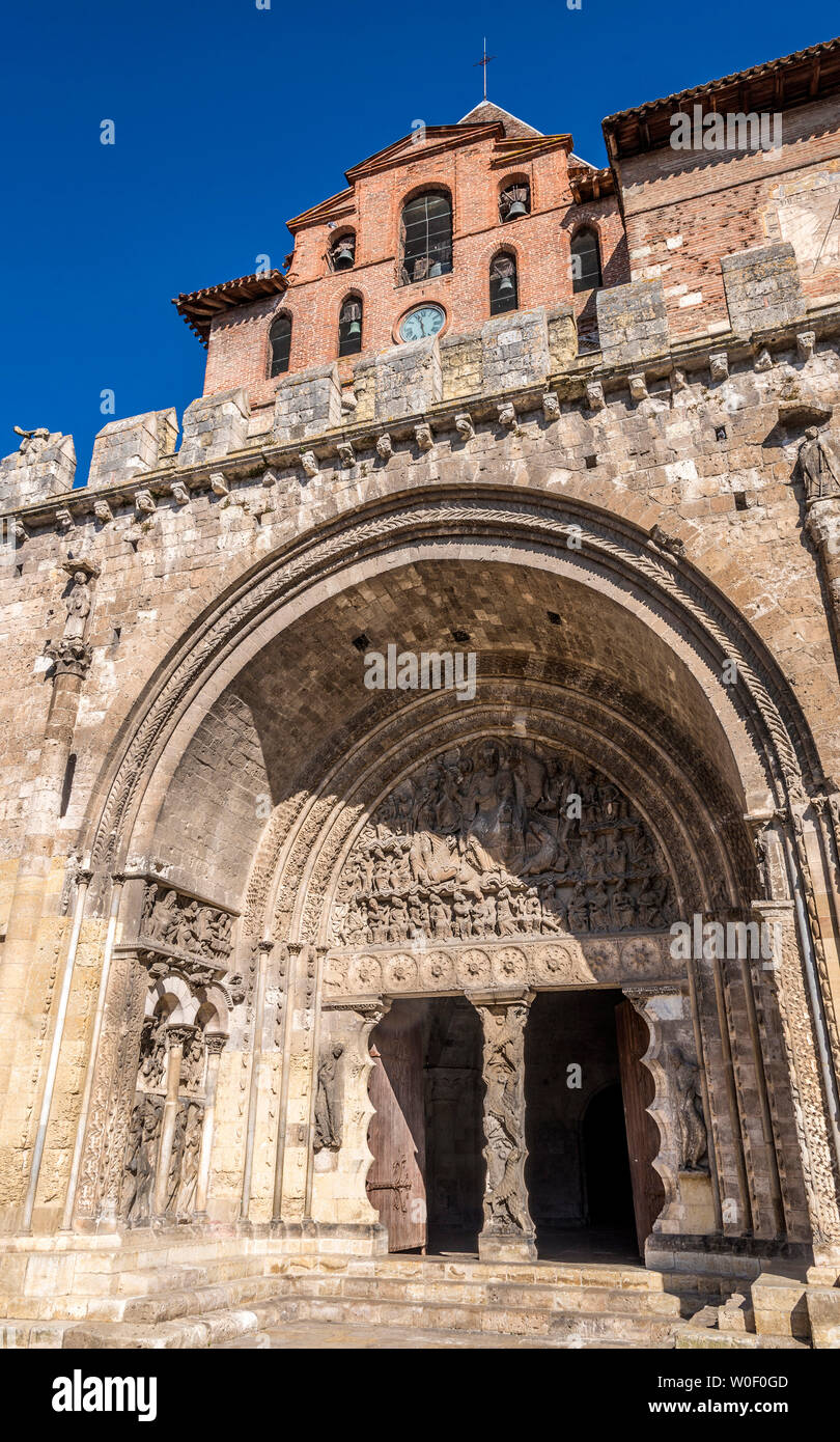 France, Tarn-et-Garonne, Saint Pierre de Moissac abbey (Saint James way) (UNESCO World Heritage), gate (12th century) Stock Photo